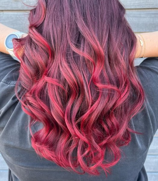 Kapsel-staphorst-rood-bayalage